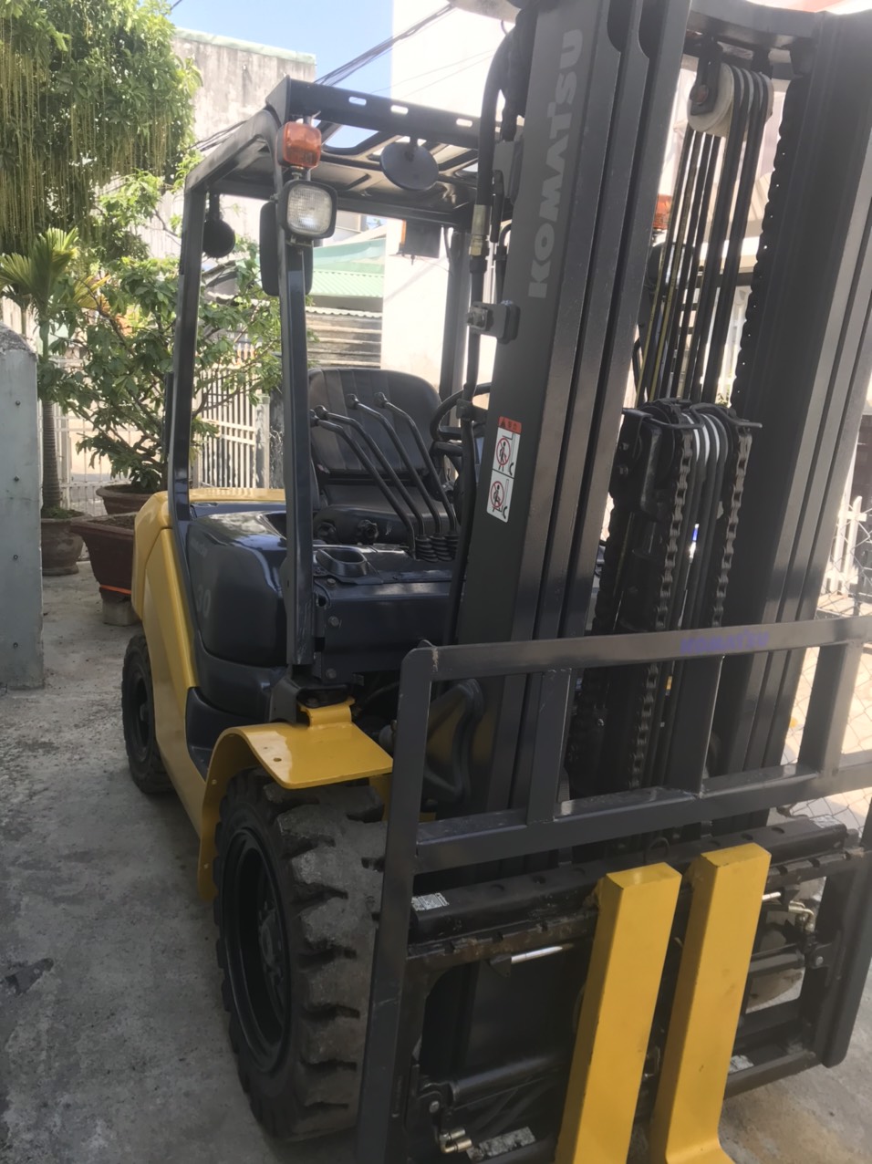 Xe nâng chui công Komatsu.jpg (238 KB)